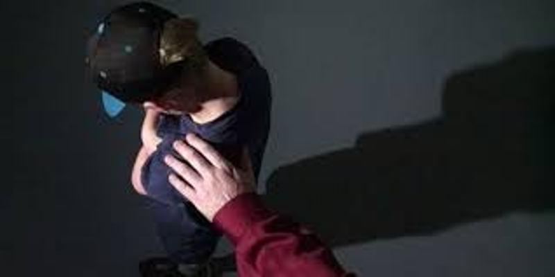 Σοκάρει ο γιος πασίγνωστης ηθοποιού: «Ο πατέρας μου ήταν παιδόφιλος – Έβρισκε την αθωότητα αφροδισιακή»